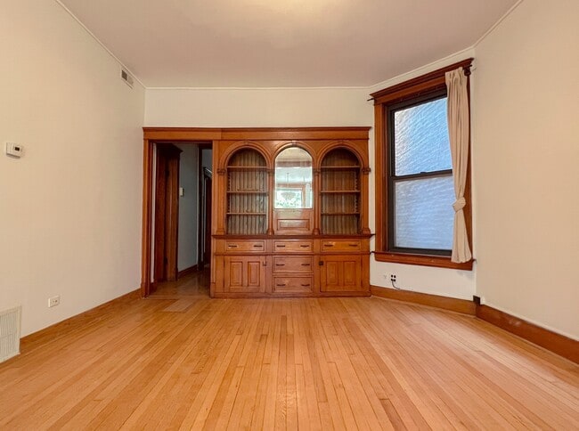 Photo - 909 N Campbell Ave (Chicago, IL) Apartment
