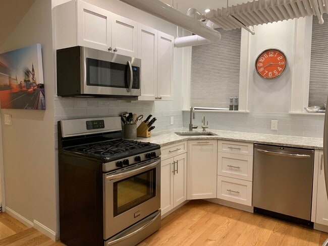 Kitchen - 17 Stearns Rd Apartment