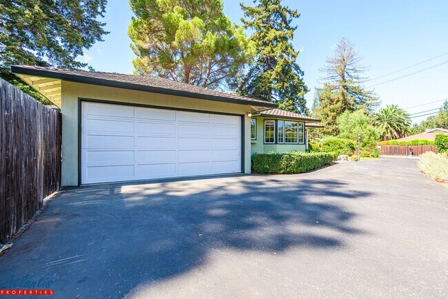 Building Photo - Lovely Los Altos Home | Desirable Location