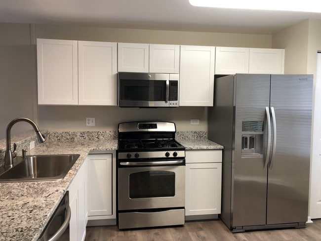 Kitchen - 2142 Orchard Ln