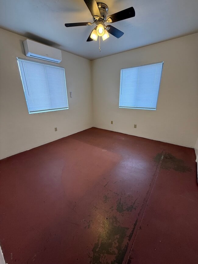 Building Photo - Town Home For Rent