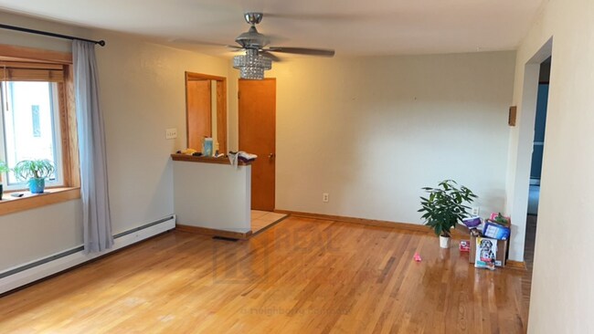 Building Photo - Charming 3-bedroom, 2.5-bathroom house loc...
