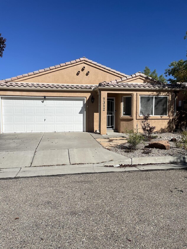 Primary Photo - 7312 Villa Clavel NE