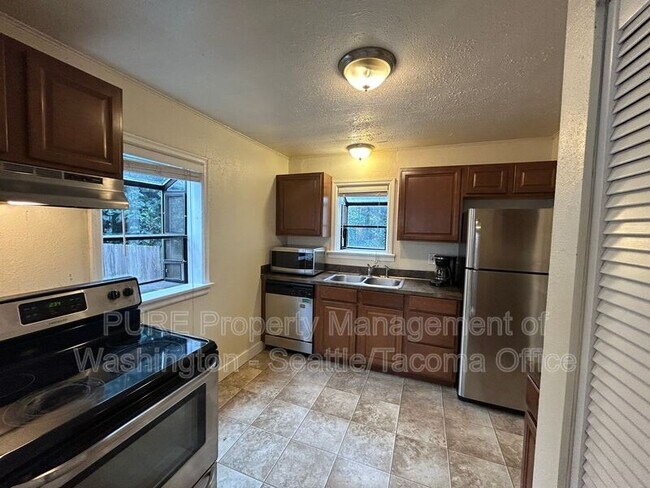 Building Photo - 3806 S Asotin St