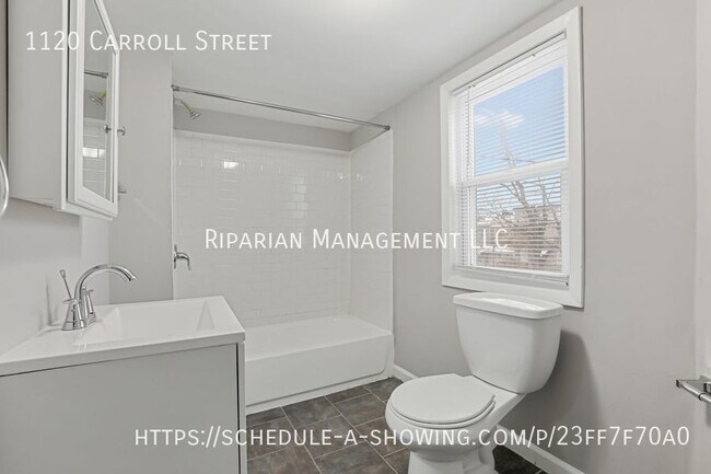 Foto del edificio - Fully Renovated & Fenced Backyard!