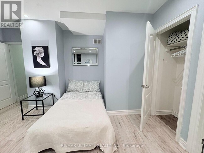 Photo du bâtiment - 1166 Glengrove Ave W