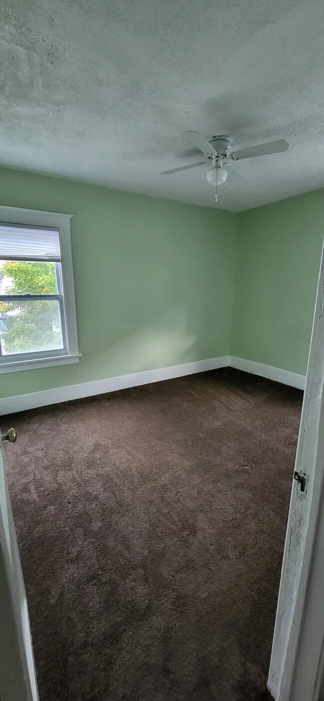 Building Photo - 281 Crestwood Ave