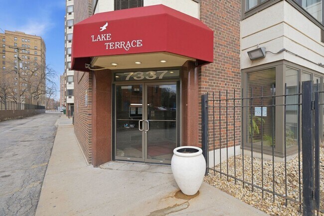 Foto del edificio - 7337 S South Shore Dr