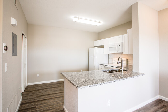 Building Photo - 911 S Zeno Way