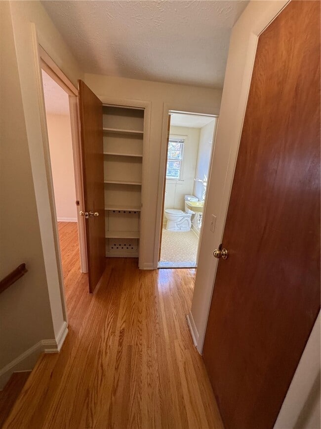 Building Photo - 16 Summit St