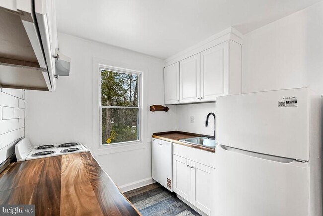 Foto del edificio - 2203 Steel Rd