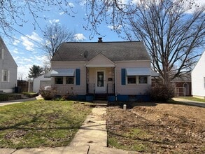 Building Photo - 1090 Hartford Ave