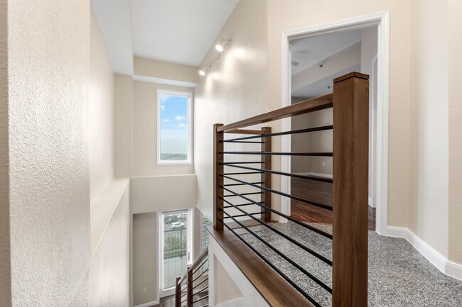Building Photo - 4611 Travis St