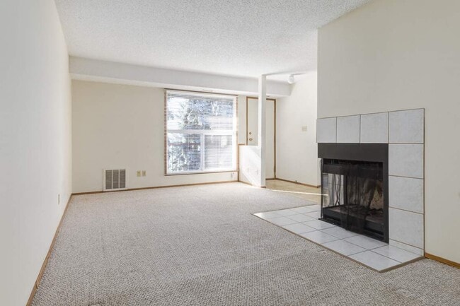 Building Photo - Huntington Hill Coachhomes