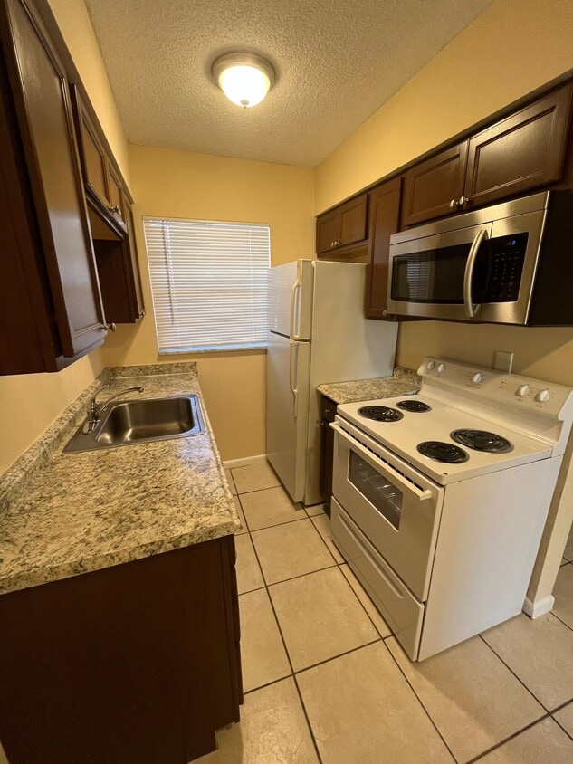 Foto principal - 700 S Broadway