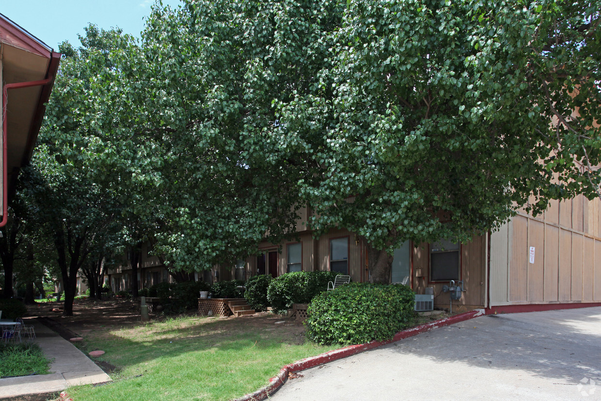 Building Photo - Rockwell Gardens