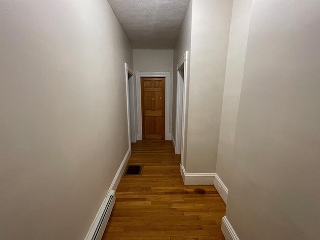 Building Photo - 578 Main St