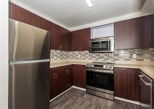 Building Photo - 3022 Forest Ln
