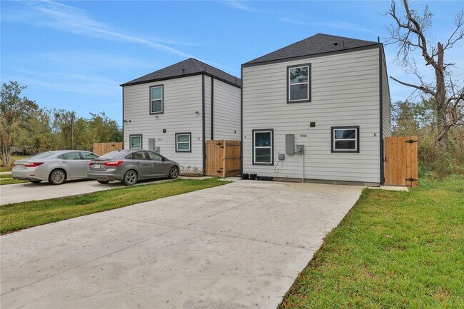 Building Photo - 9405 Madera Rd