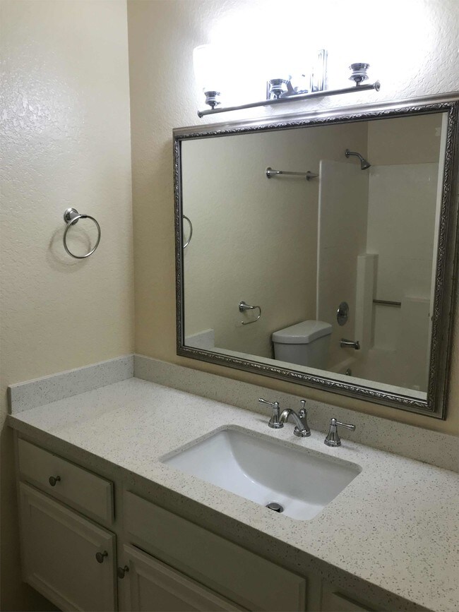 Foto del edificio - 1023 Arbor Ln