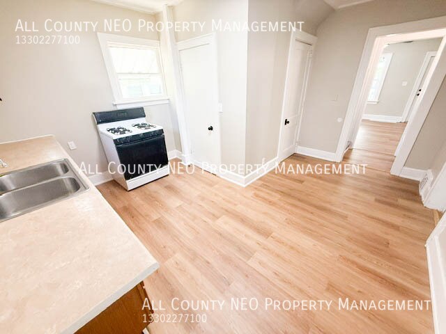 Building Photo - 549 Wildwood Ave