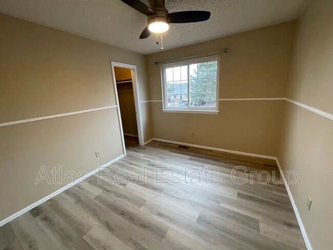 Building Photo - 2029 Whitehorn Dr W