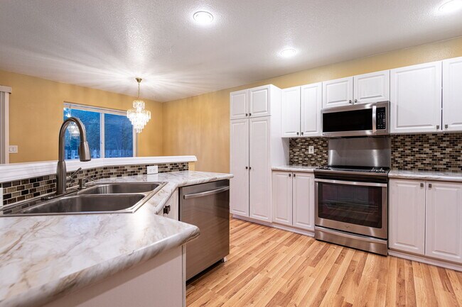 Foto del edificio - 5097 NE Candlewood Pl