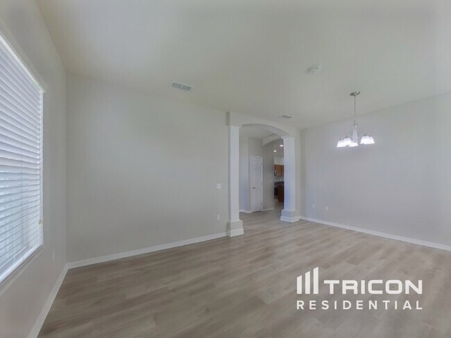 Foto del edificio - 3612 Bristol Cove Ln