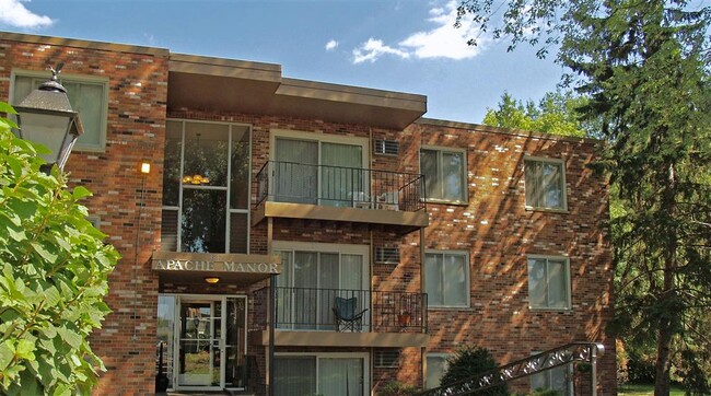 Building Photo - Apache Manor Apartments