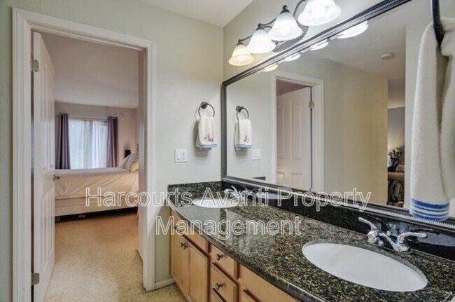 Foto del edificio - 3030 Suncrest Dr