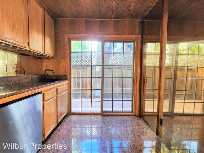 Building Photo - 3 br, 2.5 bath House - 420 Everett Avenue