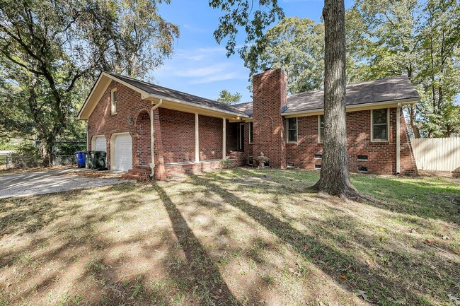 Foto del edificio - Renovated James Island Home!