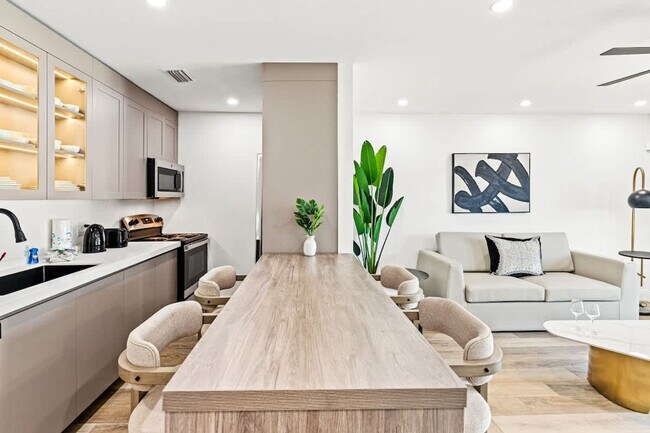 Foto del edificio - 8115 Thomas Dr