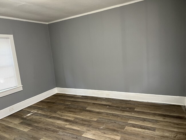 bedroom - 605 S Marietta St