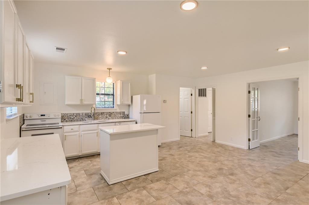 Foto principal - 16112 Oak Grove Rd