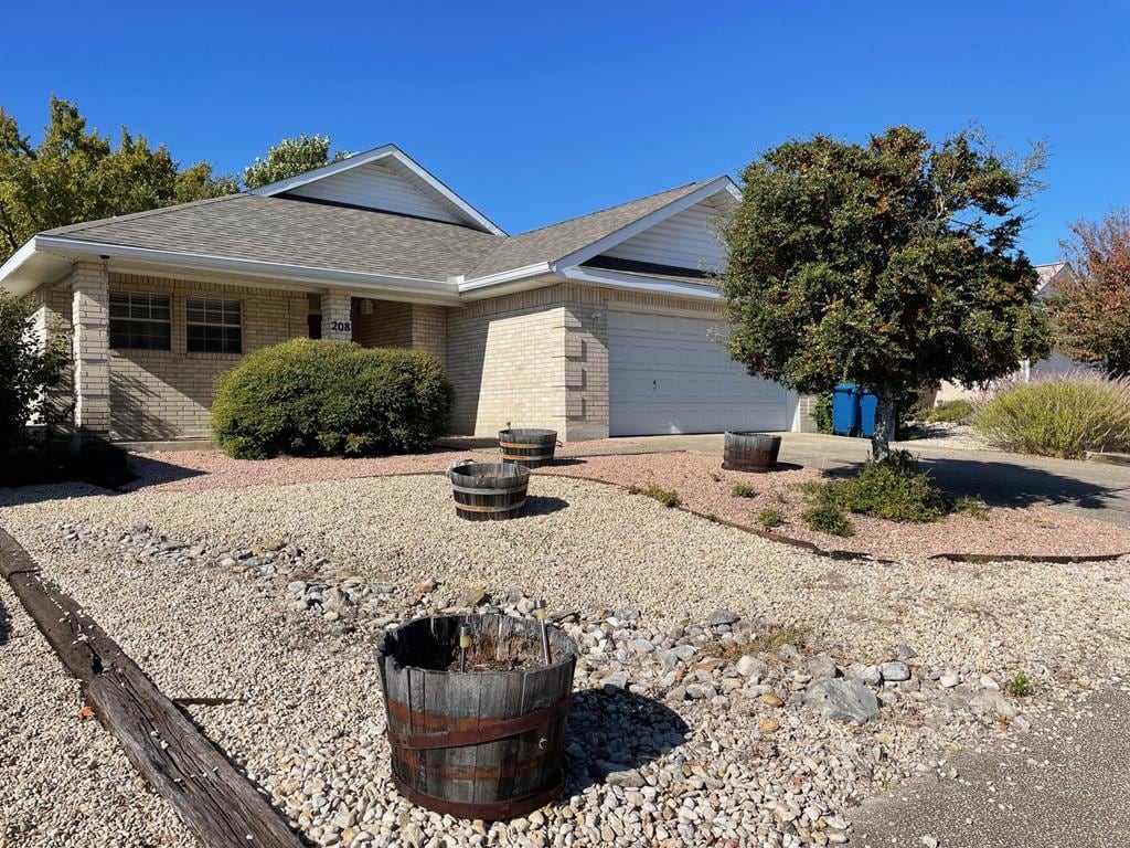 Foto principal - 208 Coronado Cir