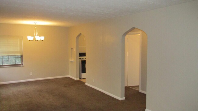 Building Photo - 5531 Hamilton Ave