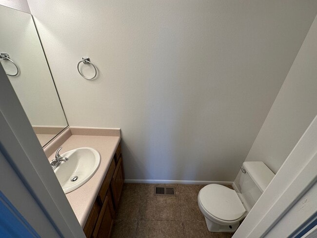 Building Photo - Charming 3-Bed, 2-Bath Home in Prime Ameri...