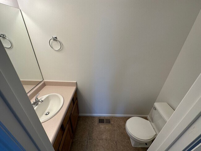 Foto del edificio - Charming 3-Bed, 2-Bath Home in Prime Ameri...