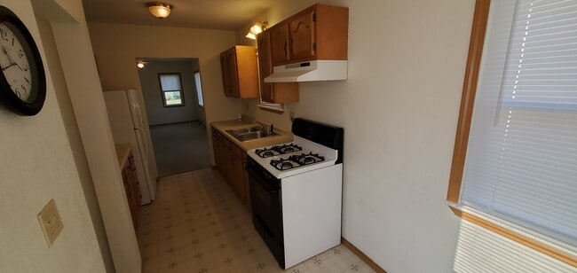 Building Photo - 949 Kern St