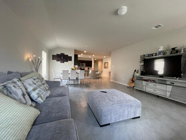 Foto del edificio - 3326 Sumac Dr