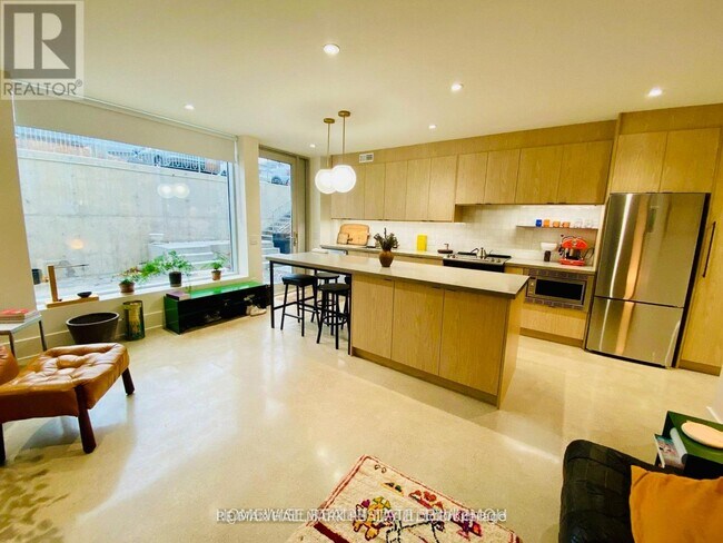 Photo du bâtiment - 1540 King St W