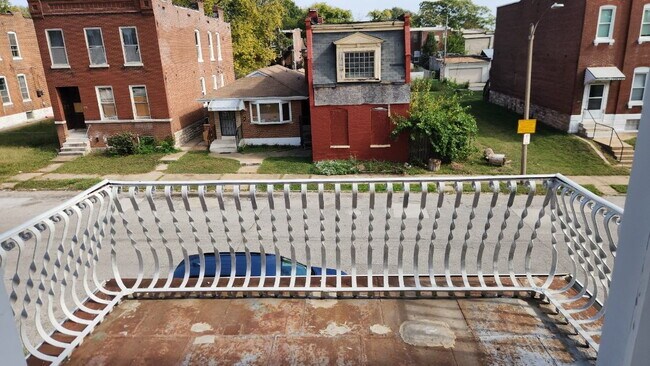 Foto del edificio - 3721 Iowa Ave