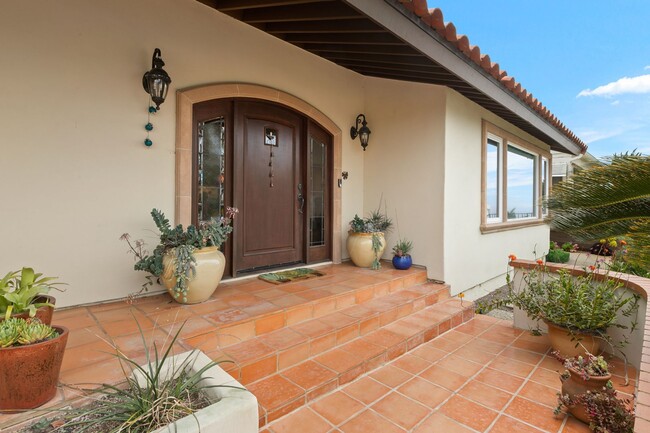 Building Photo - 4BD/2.5BA California Coastal Home with Swe...