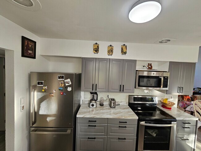 Foto del edificio - 7990 42nd St N