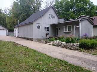 Building Photo - 904 Ratone St