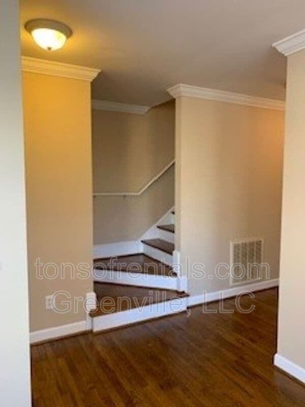 Building Photo - 303 Dupont Dr