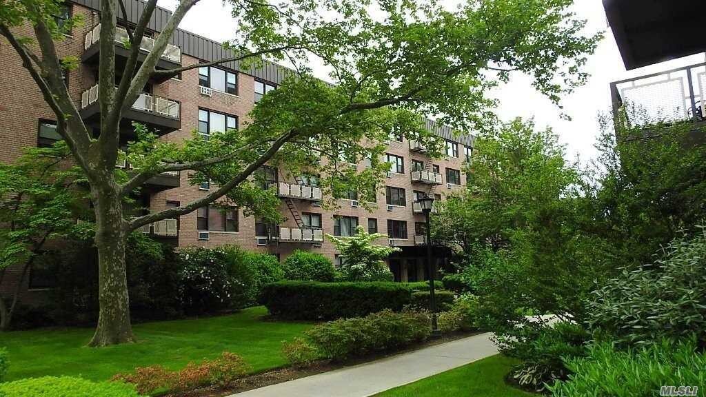 Foto principal - 6 Birchwood Ct