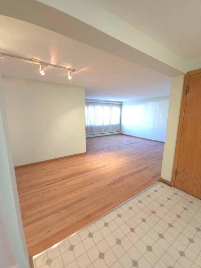 Foto del edificio - 3707 Clarence Ave
