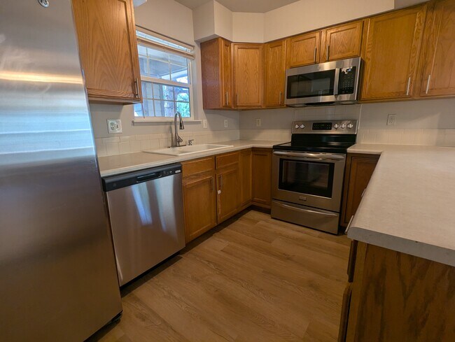 Building Photo - 4515 Starflower Dr